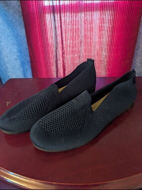 Navy Blue Canvas Embroidered Top Slip On women's Shoes Nwot 5.5/6 Flats